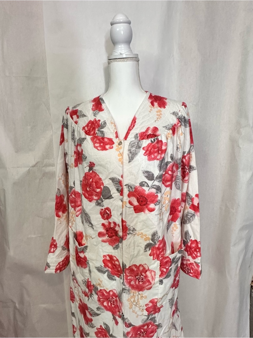 Floral Coral and White Quilted Robe - Picture 2 of 13